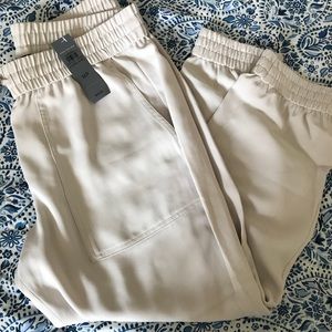 ANN TAYLOR Petite Jogger Pants in White Clay